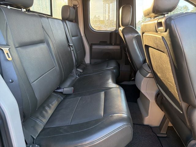 2004 Nissan Titan LE