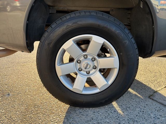 2004 Nissan Titan LE