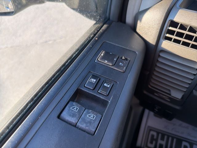 2004 Nissan Titan LE