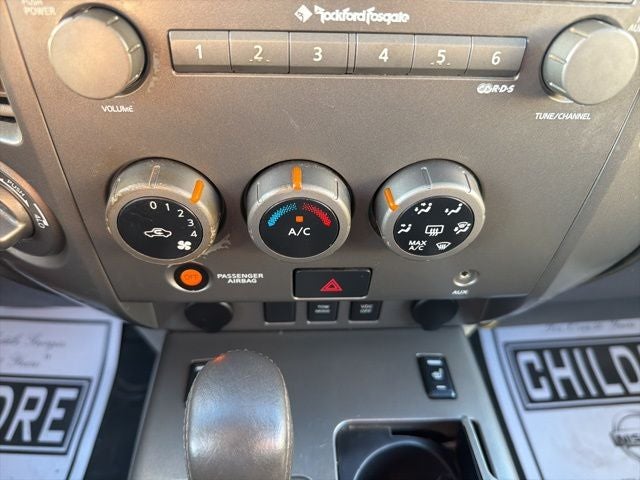 2004 Nissan Titan LE