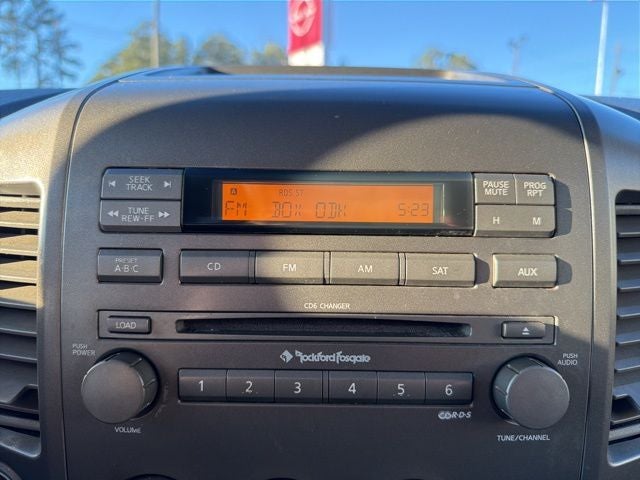 2004 Nissan Titan LE