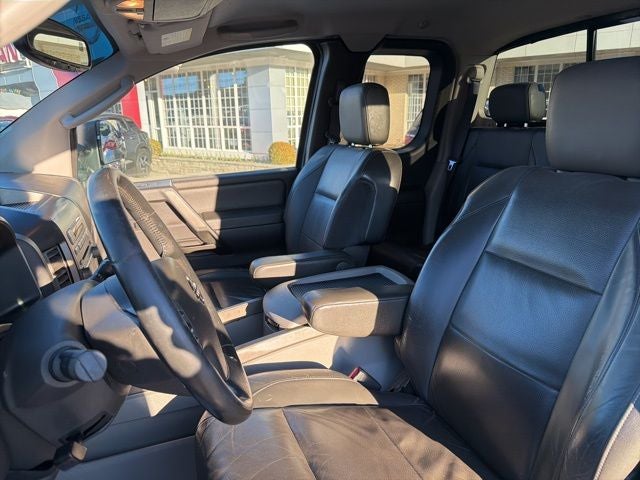 2004 Nissan Titan LE