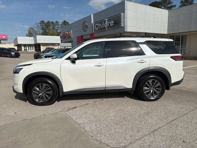 2022 Nissan Pathfinder SV