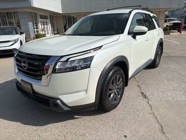 2022 Nissan Pathfinder SV