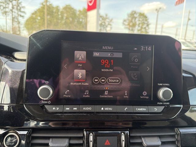 2022 Nissan Pathfinder SV