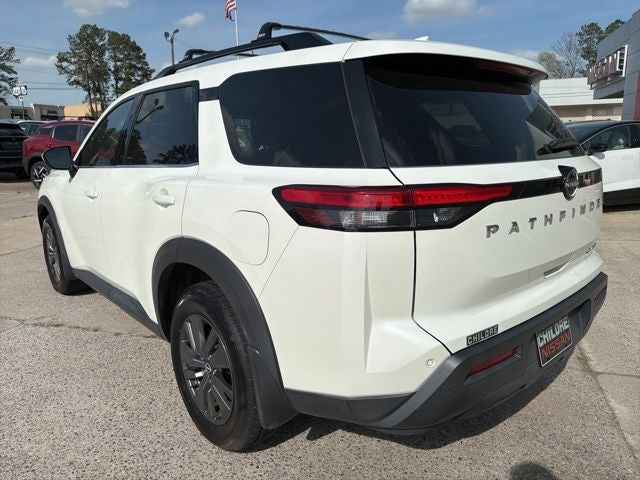 2022 Nissan Pathfinder SV